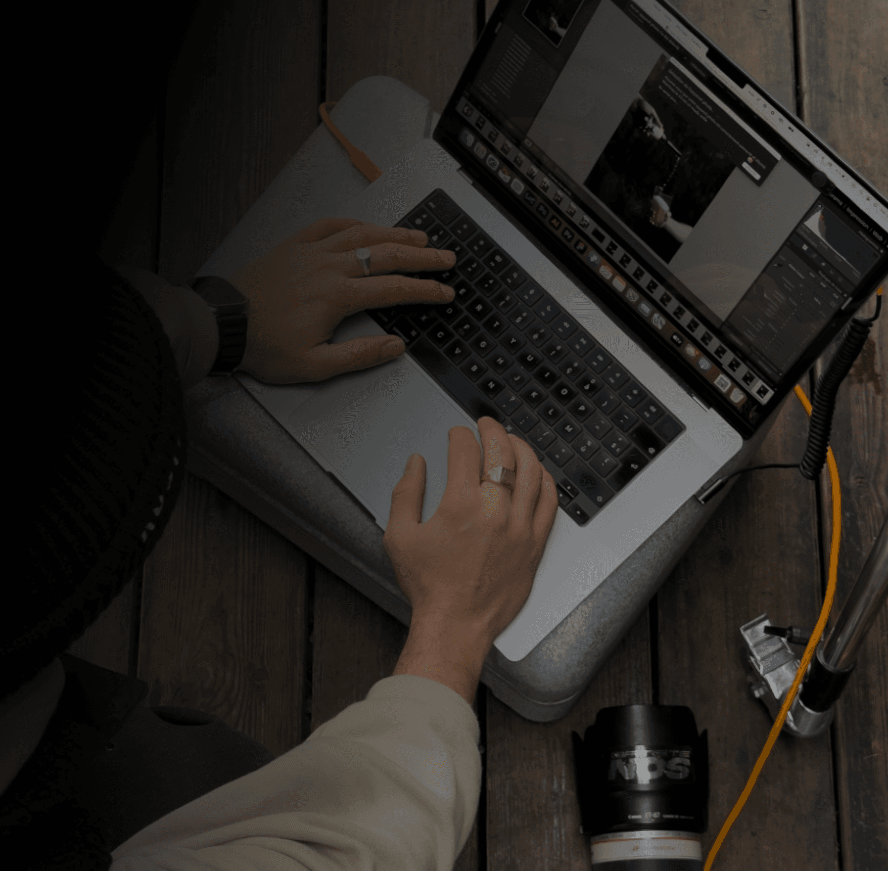 Wave Studio, agence de communication à Chambéry. Indépendants, créatifs, affûtés : on façonne des marques qui s’impriment dans les esprits. Pas de blabla, pas de bullshit. Juste des idées fortes, des identités visuelles tendues, des contenus qui touchent. À Chambéry, on crée pour celles et ceux qui veulent peser.